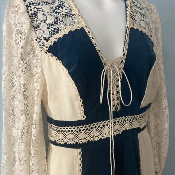 VTG 1970s Gunne Sax Cream Tie Front Long Sleeve Dress | Blue Velvet & Lace - Picture 1 of 5